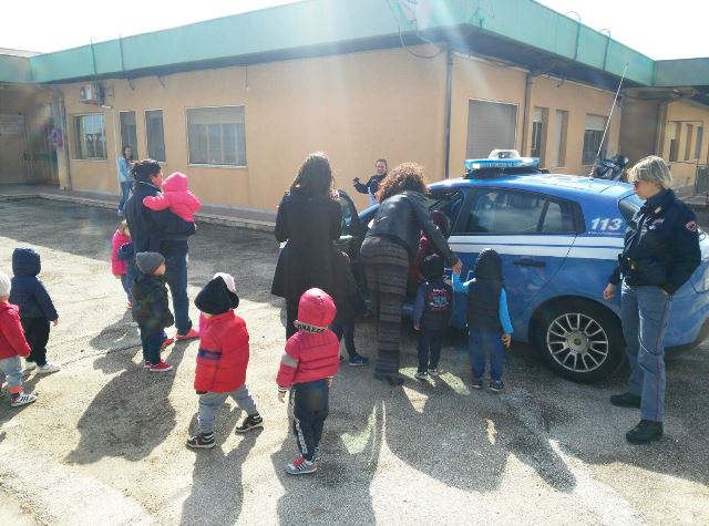 Siracusa, La Polizia in visita all'asilo nido "Celentano"