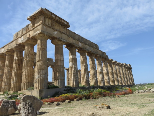 Nel Trapanese, cade da tempio Selinunte: ferita studentessa in gita