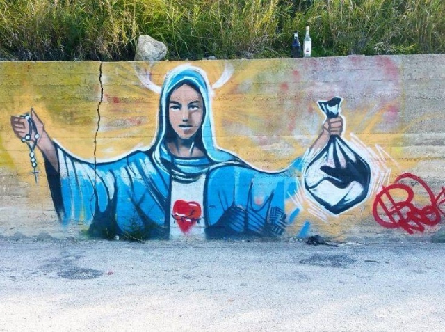 Noto, discarica abusiva nei luoghi Unesco e qualcuno realizza la "Madonna della munizza"