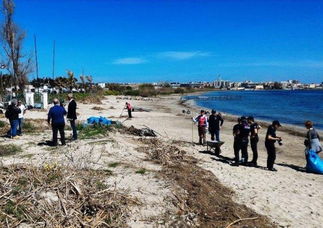 "Nonostante tutto.. la natura non si arrende": Carabinieri e Fai puliscono le spiagge siracusane