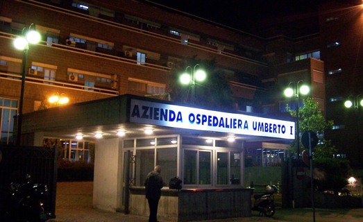 Guardia giurata raggiunto alla testa da un colpo della sua pistola: è grave