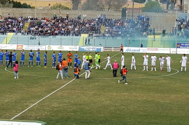 Siracusa-Reggina finisce 1-1 tra mille polemiche