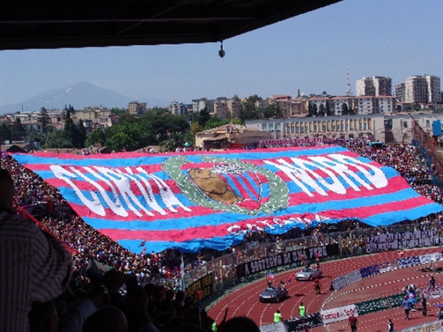 Bombe carta e guerra tra frange ultras, perquisizioni a Catania