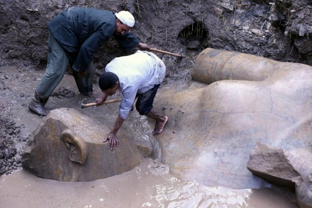 Egitto, trovata statua gigante di Ramses II in una baraccopoli