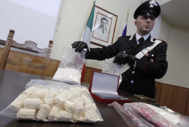 Augusta, dai domiciliari spacciava cocaina: arrestato
