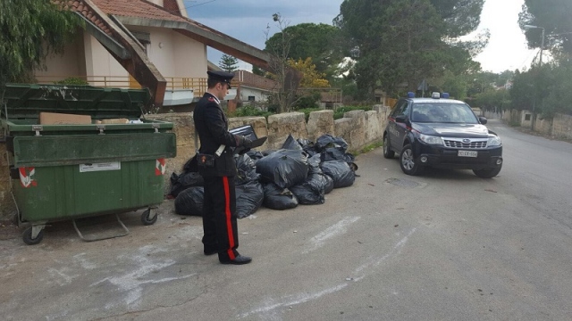 Siracusa, sorpresi ad abbandonare rifiuti: multe da 600 euro