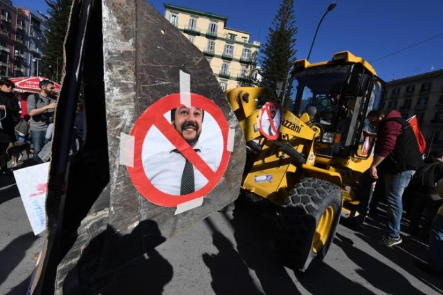 Salvini a Napoli, prefetto ordina sì alla manifestazione