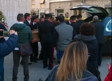 Siracusa, l'ultimo saluto alla giovane Carabiniere suicida