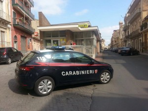 Canicattini Bagni, minaccia il parroco per avere del denaro