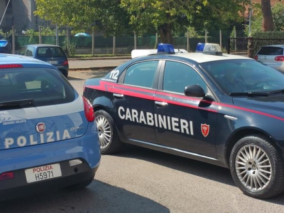 Avola, spara raffica di colpi d'arma da fuoco contro il vicino e lo ferisce