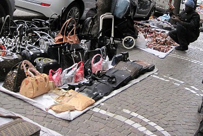 Siracusa, operazione anti abusivismo commerciale