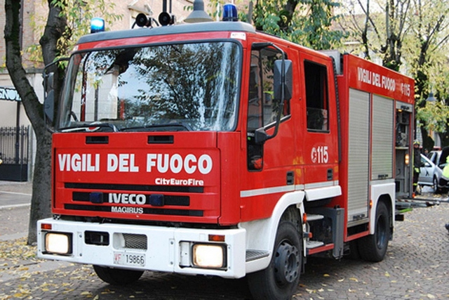 Siracusa, incendio rivendita di fiori: un denunciato