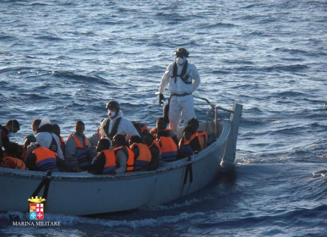 Augusta, sbarcati in 1100: fermo scafisti