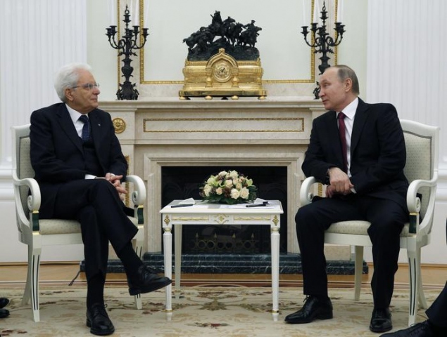 Mattarella da Putin e Medvedev: 'Interesse comune supera le difficoltà'