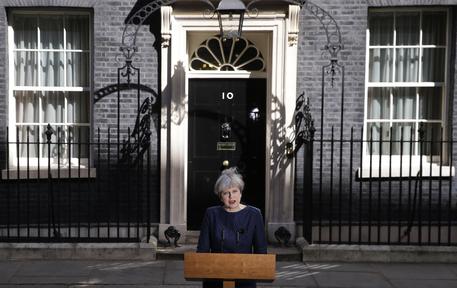 Theresa May: "Voto anticipato l'8 giugno"