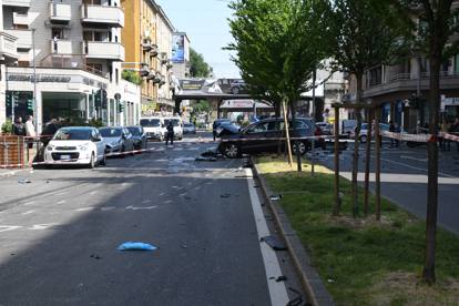 Milano, investito da un'auto pirata: 57enne muore