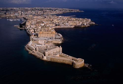 Concorso di idee per trovare un logo turistico di Siracusa