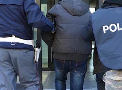 Avola, aggredisce un uomo e gli brucia la vespa: arrestato