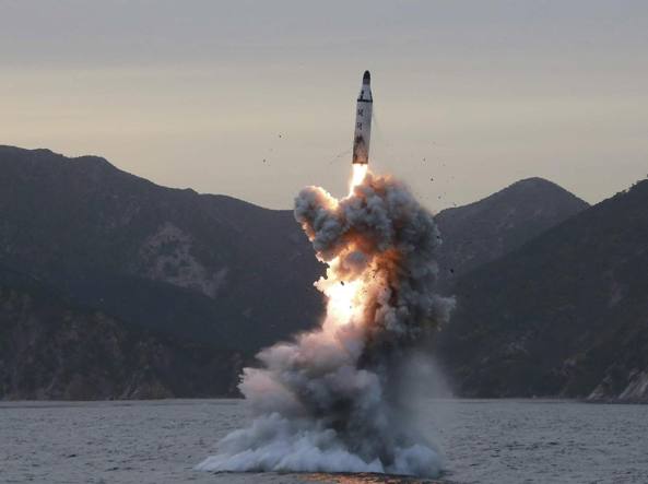 Corea Nord testa missile e fallisce, è sfida agli Usa