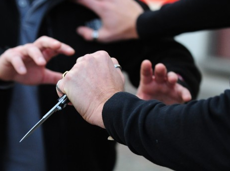 Noto, giovane accoltellato da un caminante in via Spaventa