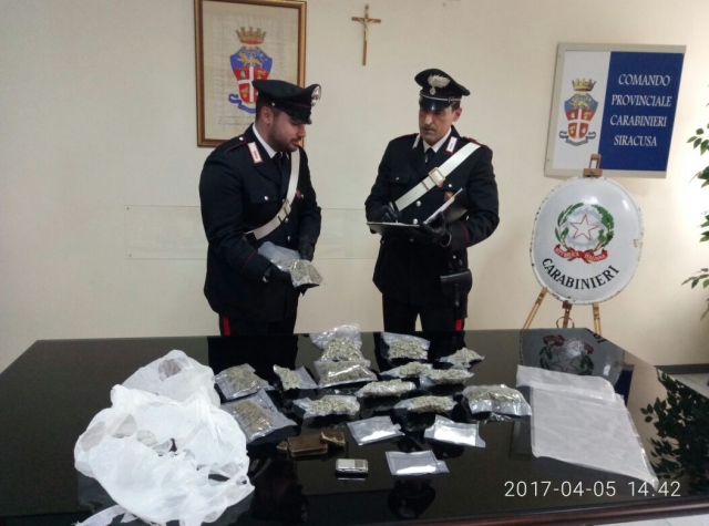 Floridia, a casa aveva un deposito di droga: arrestato