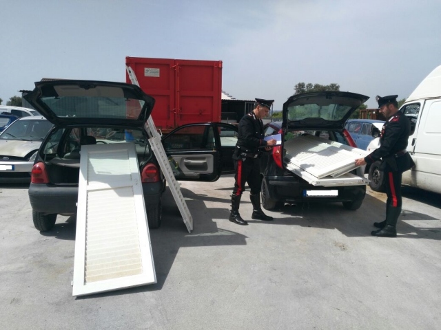 Siracusa, sorpresi a rubare infissi in alluminio: arrestati