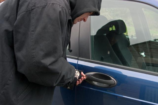 Lentini, in manette ladro d'auto: stava per portare via una Fiat Panda