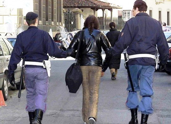 Noto, 6 mesi e 14 giorni per una donna accusata di rapina