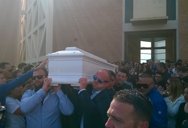 Siracusa, oggi l'ultimo saluto a Renzo: la disperazione di familiari e amici