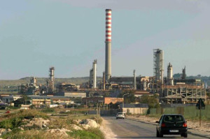 Scioperano i lavoratori del settore coibenti dell'area industriale siracusana