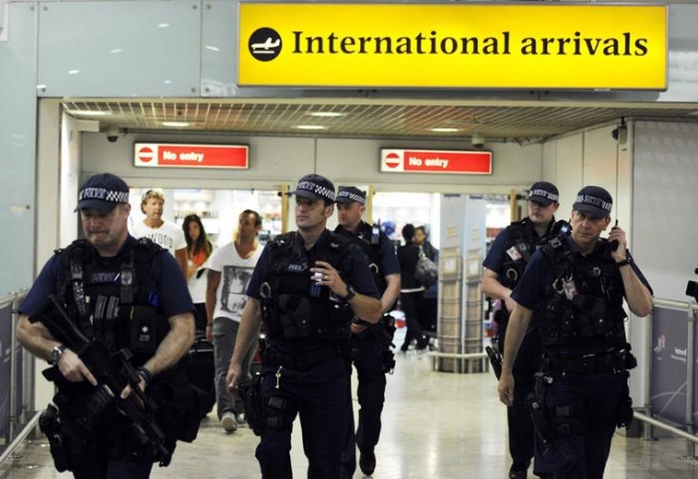 Terrorismo, Gran Bretagna: un uomo arrestato a Heathrow