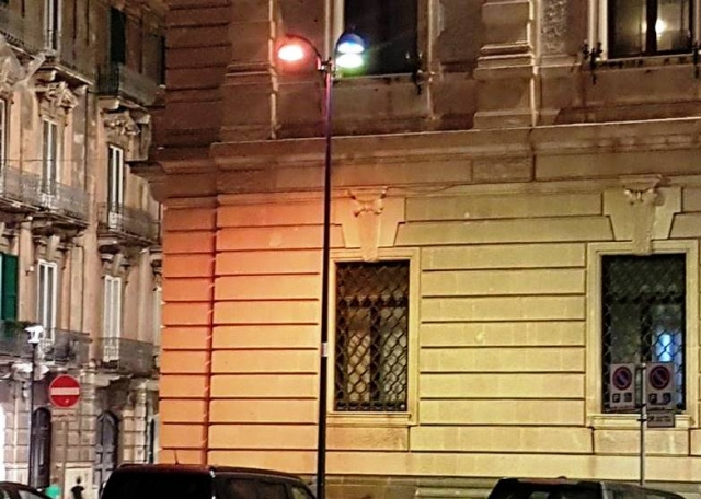 Siracusa, "No" all'omo-bi-transofobia: Piazza Archimede si trasforma in un grande arcobaleno