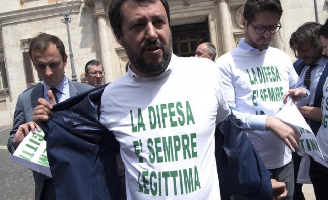 Legittima difesa: via libera della Camera. Salvini protesta