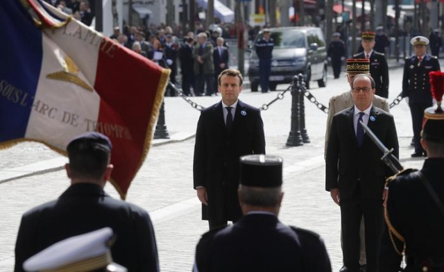 Elezioni Francia, Macron presidente all'Arco di Trionfo con Hollande