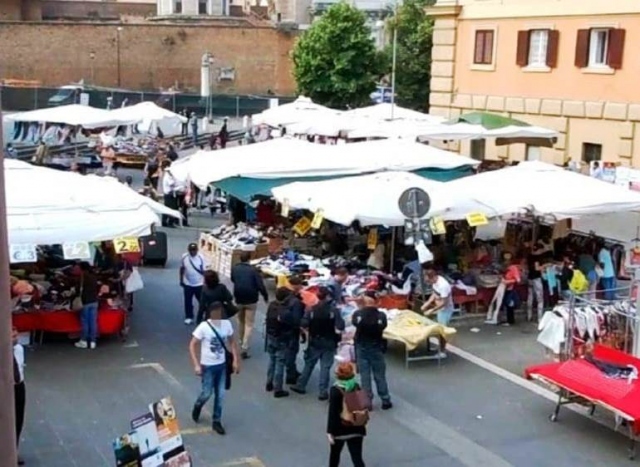 Abusivi a piazzale Flaminio 3