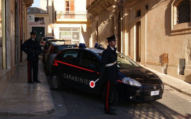 Rosolini, due arresti per estorsione e tentata violenza privata