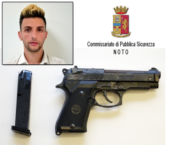 Noto, una pistola 'fantasma' nel ripostiglio: arrestato