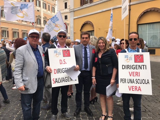 Roma, i presidi italiani in piazza per eque retribuzioni