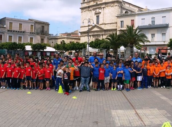 Pachino, i piccoli campioni di Busà sul ring di piazza Vittorio Emanuele