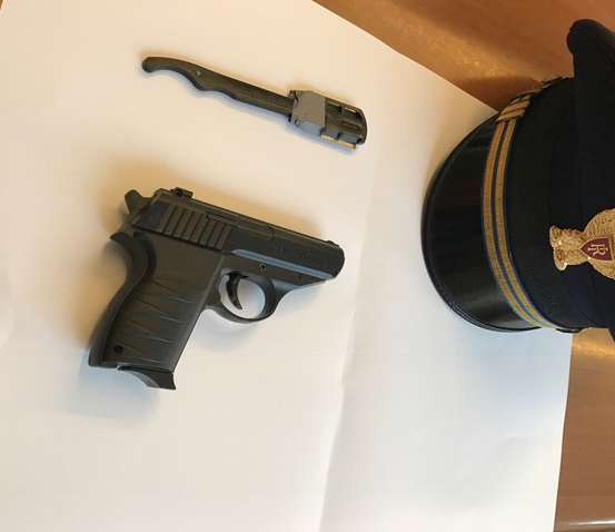 Noto, evade i domiciliari e va in giro con oggetti atti ad offendere