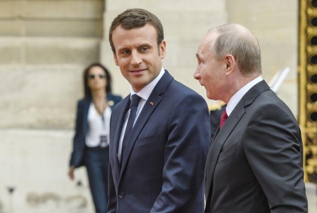 Macron riceve Putin: 'Se usano armi chimiche in Siria serve risposta'