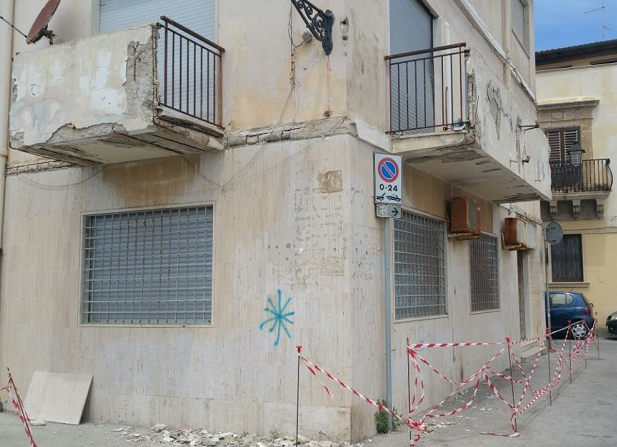 Siracusa, la ex palazzina Eca in Ortigia in stato di assoluto abbandono