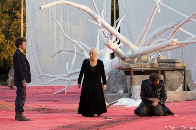 Siracusa, ovazione finale per "Fenicie" ieri sera al Teatro Greco