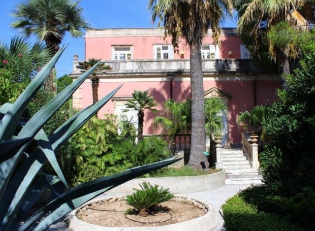 Siracusa, si aggrava il degrado di Villa Reimann: assente la manutenzione ordinaria e straordinaria