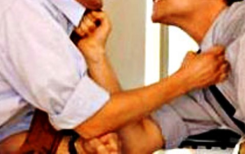 Avola, lite tra vicini di casa: uno minaccia l'altro di morte