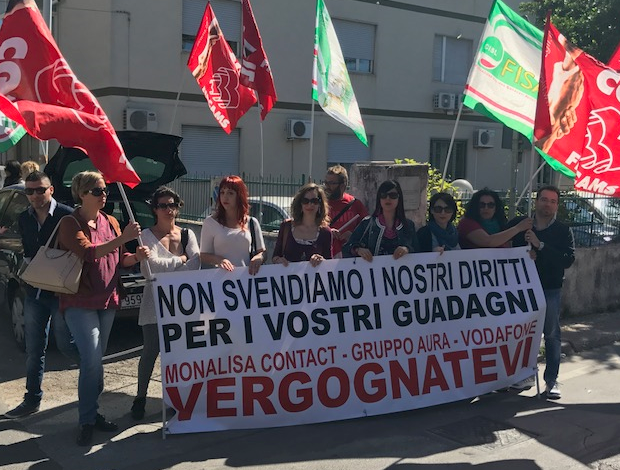 Siracusa, sit in di protesta dei lavoratori di Monalisa Contact