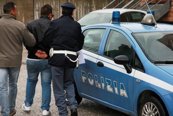 Noto, arrestati tre giovani per furto in abitazione