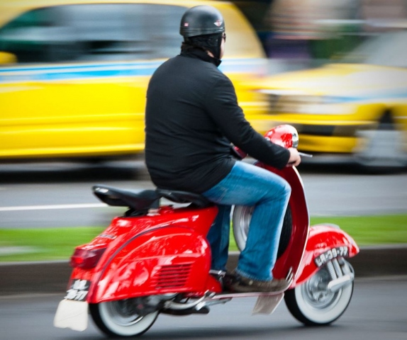 Avola, due denunciati per ricettazione di un ciclomotore