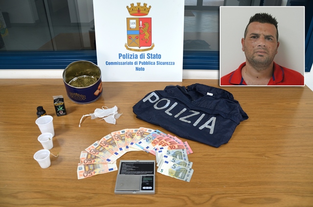 Noto, nascondeva e spacciava marijuana: ai domiciliari