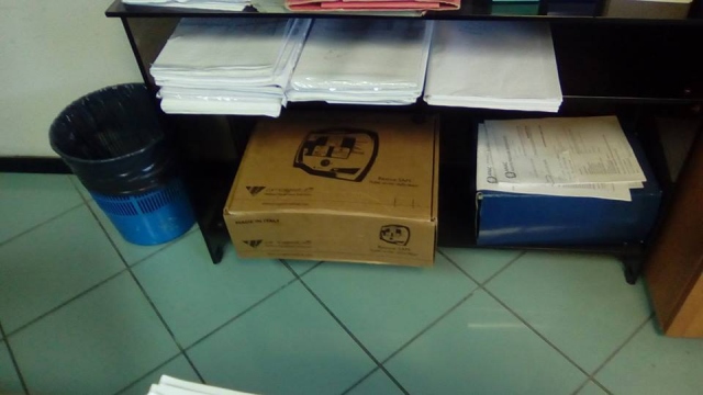 Siracusa, scoppia il caso defibrillatore: dimenticato per 2 mesi su uno scaffale